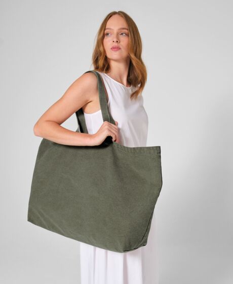 Garment-dyed oversized tote bag Thumbnail